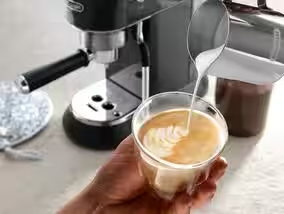 De'Longhi Dedica Grijs - Latte Art